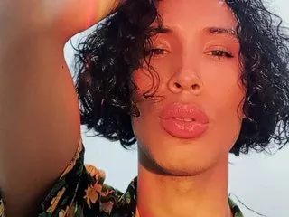AdrianFloresX's Thumb Image