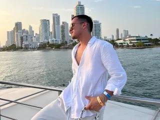 arontrey21 – webcam model profile photo