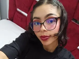 GeekyNyveth – webcam model profile photo