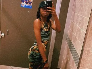 BellaFinlay – webcam model profile photo Image 2