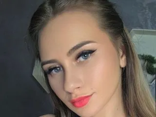 LunaBlush – webcam model profile photo