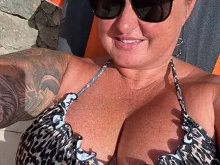 PeachBloom – webcam model profile photo Image 6