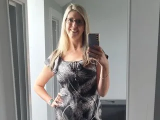 cuddlepunk – webcam model profile photo Image 4