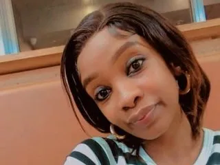 SexyYummyMia – webcam model profile photo