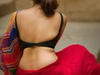 Hozmihot – webcam model profile photo Image 2