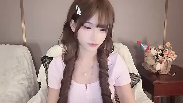 LuxeLou – webcam model profile photo Image 13