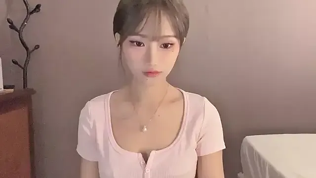 LuxeLou – webcam model profile photo Image 16