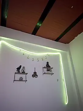 LuccyMilky – webcam model profile photo Image 3