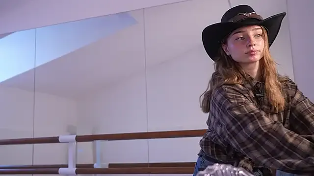 fit_vic – webcam model profile photo Image 15