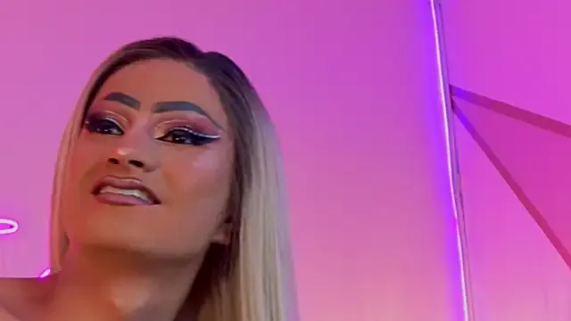 MiaColliings – webcam model profile photo Image 10