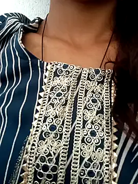 CarryOnJhonn – webcam model profile photo Image 5