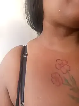 Yasmini – webcam model profile photo Image 16