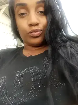 Yasmini – webcam model profile photo Image 7