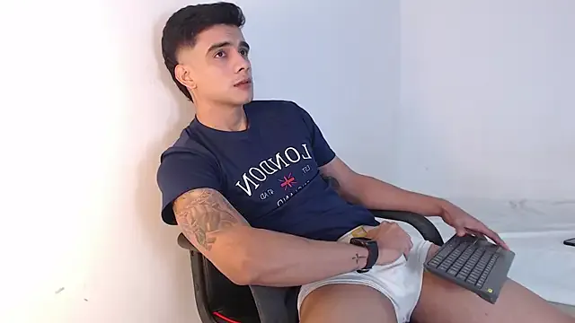 whitneyt – webcam model profile photo Image 16