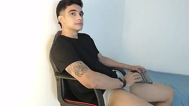 whitneyt – webcam model profile photo Image 4