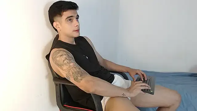 whitneyt – webcam model profile photo Image 7