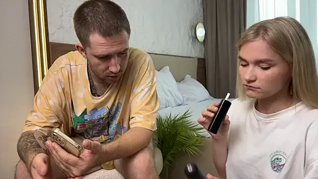 SunnyDesirexxx – webcam model profile photo Image 3