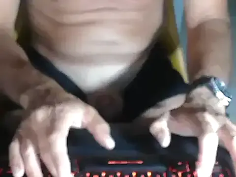 Yasmini – webcam model profile photo Image 3