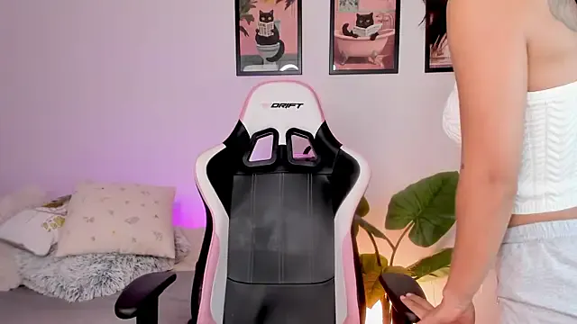 Hotbhabi305 – webcam model profile photo Image 3