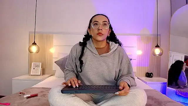 LiaRussel – webcam model profile photo Image 14