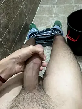 Emiliano_hott – webcam model profile photo Image 12