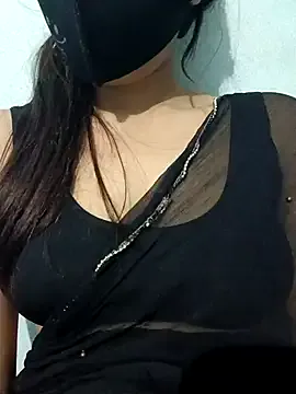 Yasmini – webcam model profile photo Image 2