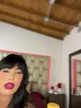 LucieWillis – webcam model profile photo Image 15