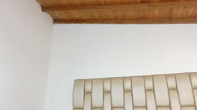 LucieWillis – webcam model profile photo Image 2