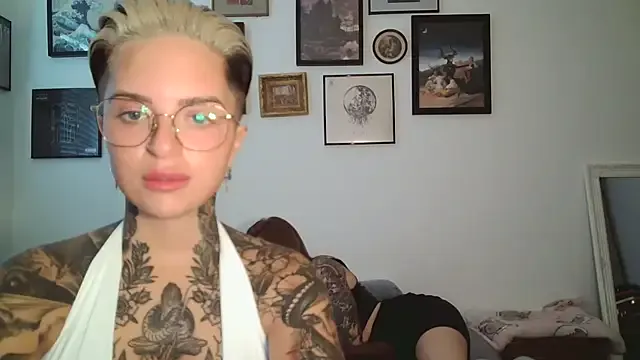 CintiaHolms – webcam model profile photo Image 2