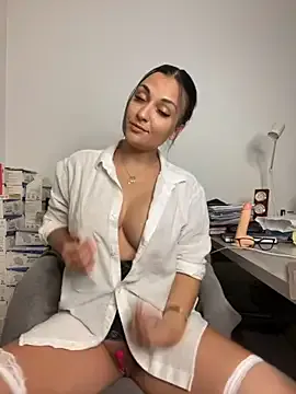 TwoTimes – webcam model profile photo Image 12