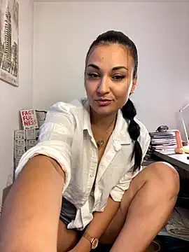 TwoTimes – webcam model profile photo Image 14