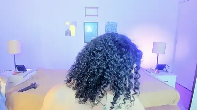 LucianaCas – webcam model profile photo Image 7