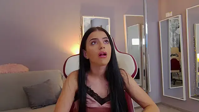 Noya – webcam model profile photo Image 4