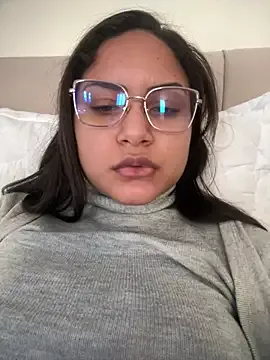 Sarysaryh – webcam model profile photo Image 2