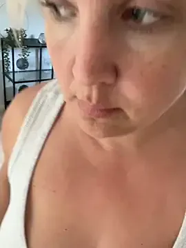 Aplumber – webcam model profile photo Image 14