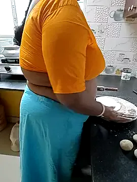 AuroraFlowers – webcam model profile photo Image 15