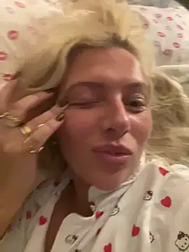 AmyRosi – webcam model profile photo Image 6