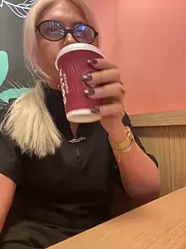 AmyRosi – webcam model profile photo Image 8