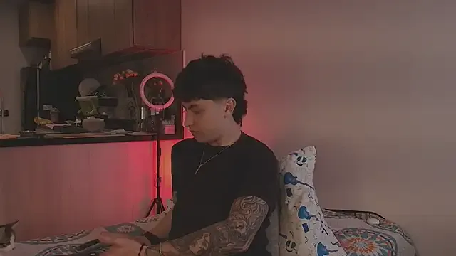 LilMsAlaska – webcam model profile photo Image 17