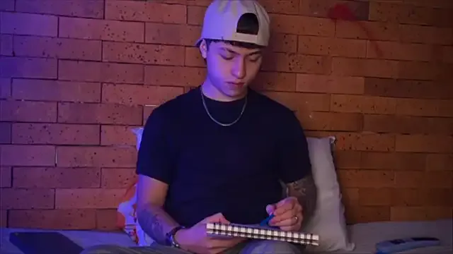 LilMsAlaska – webcam model profile photo Image 5