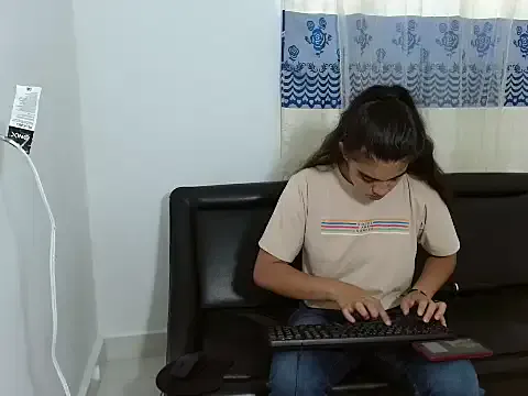 OctaviaFelicity – webcam model profile photo Image 8