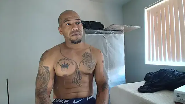 LEONAAx – webcam model profile photo Image 13