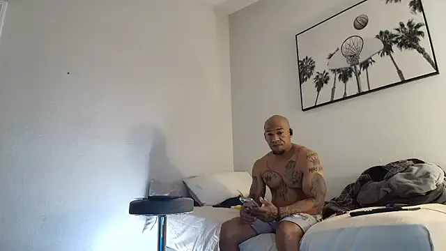 LEONAAx – webcam model profile photo Image 15