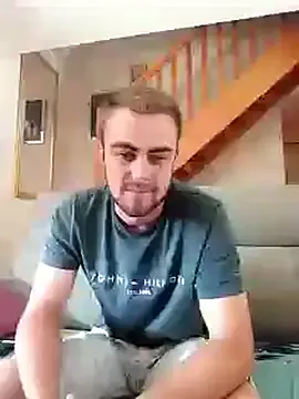 SaraVelour – webcam model profile photo Image 2