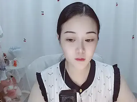 BrandiFire – webcam model profile photo Image 10