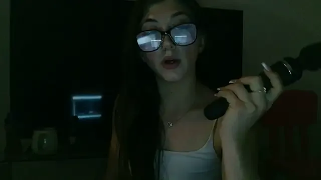 MilaMonty – webcam model profile photo Image 2