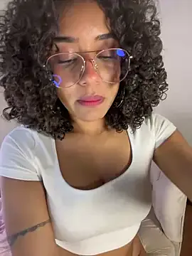 Heyjezelle – webcam model profile photo Image 10