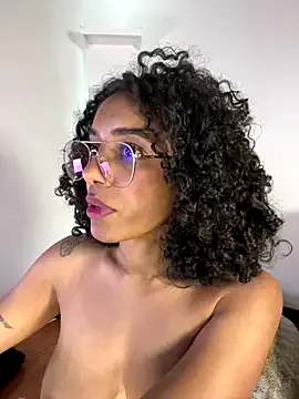 Heyjezelle – webcam model profile photo Image 8