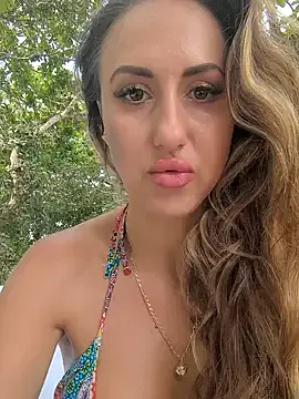 SunnyDesirexxx – webcam model profile photo Image 13