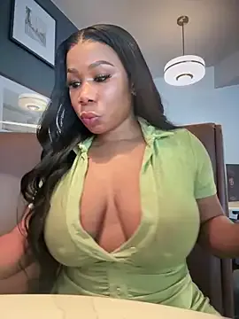 VeriaAndLeo – webcam model profile photo Image 8